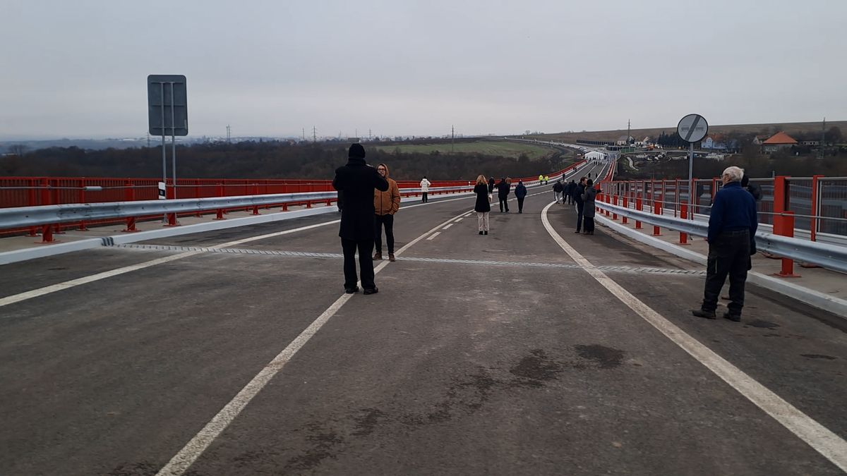 Řidiči už mohou na nový tříkilometrový obchvat Žiželic, místním se ulevilo